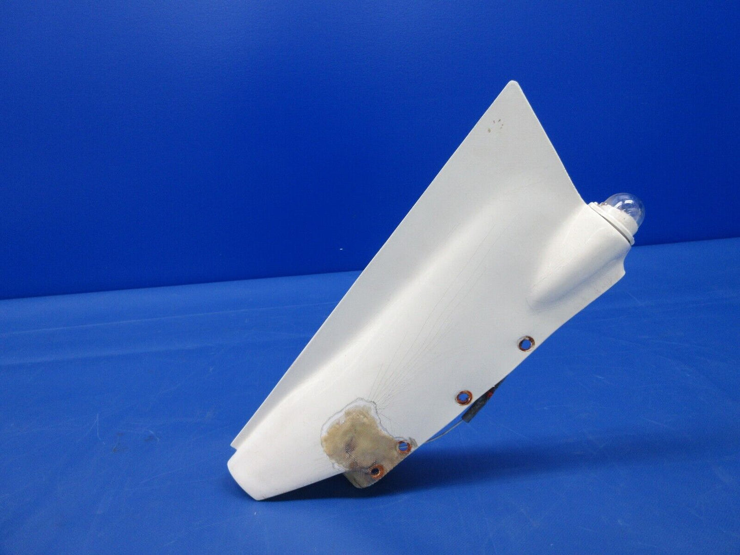 Piper PA-28-181 Archer Rudder Tip Assy With Tail Light P/N 99868-00 (0524-1053)