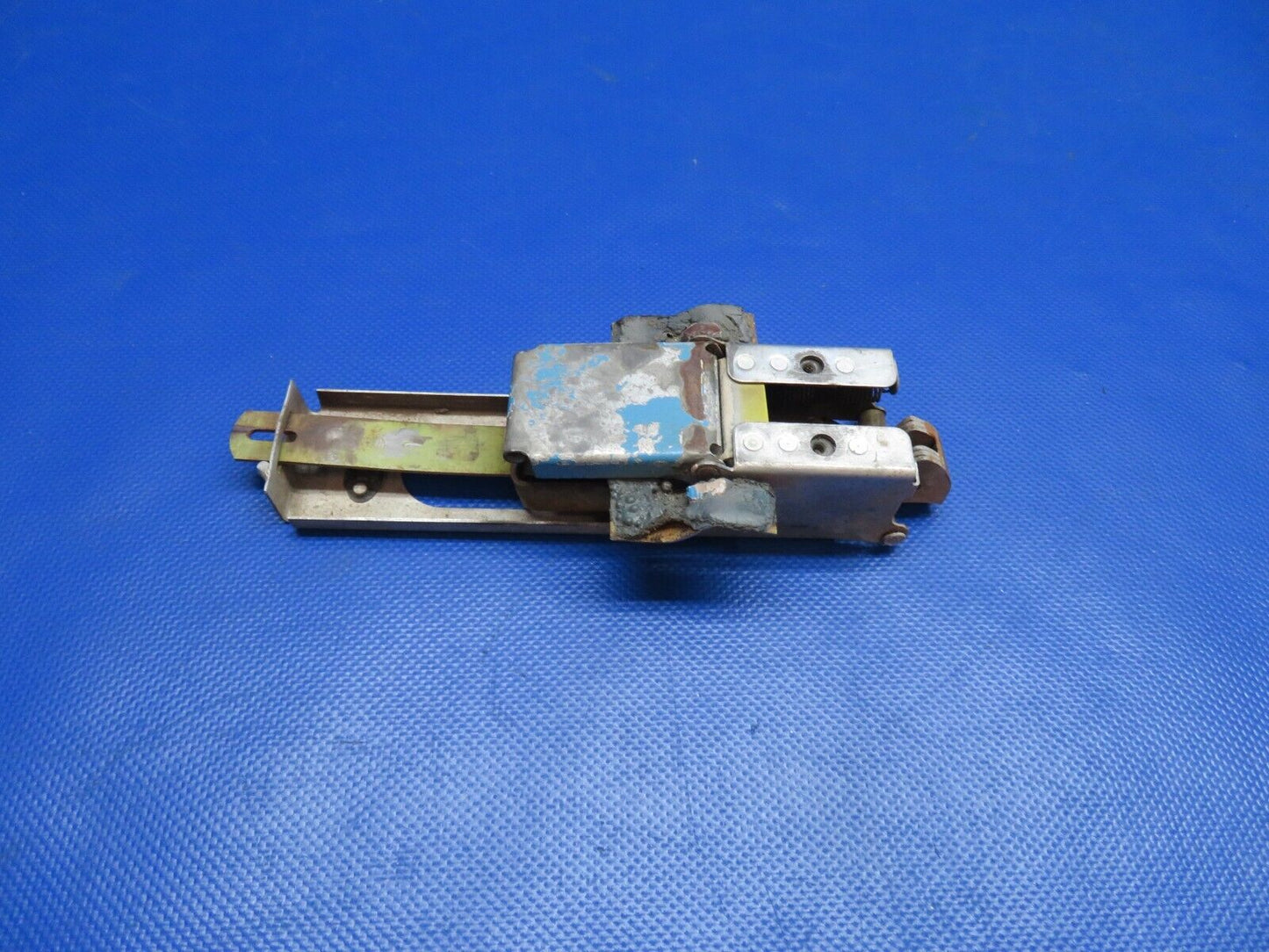 Piper Cherokee PA-28 Cabin Door Latch Assy P/N 68188-00 (0724-1848)