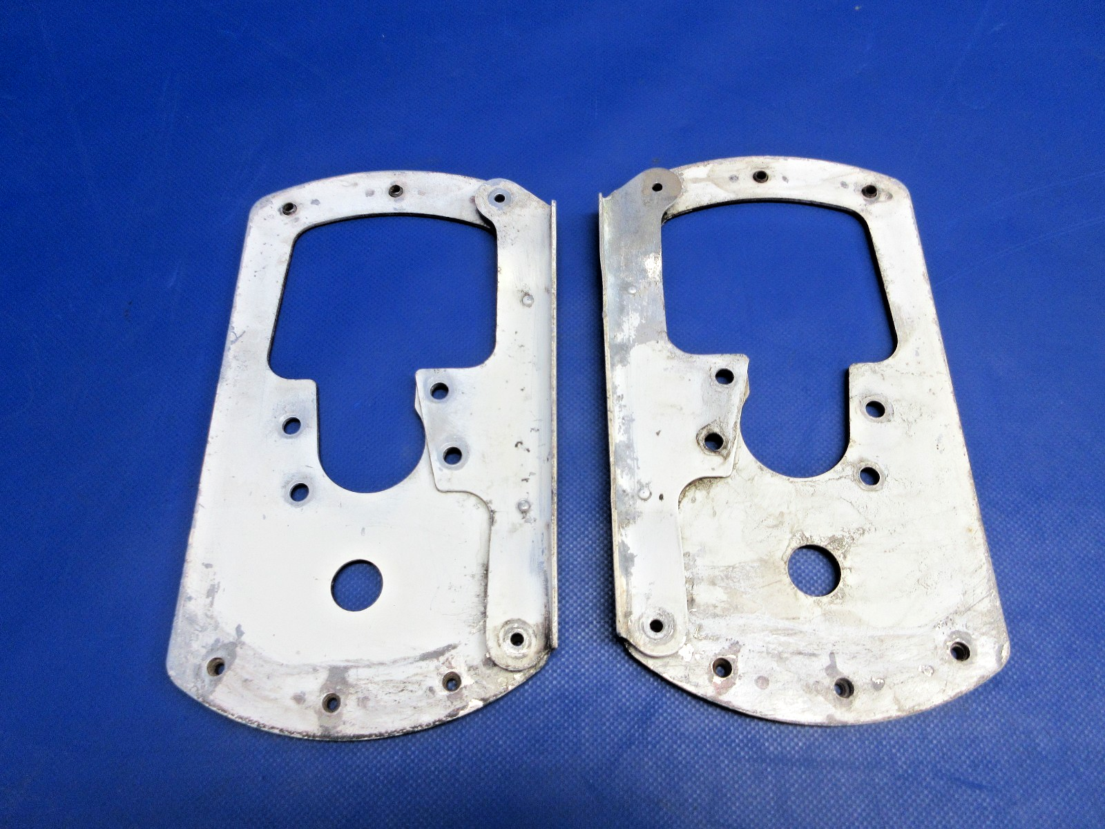 Cessna 172 RH & LH Main Gear Fairing Mount Plate 0541220-1 & -2 SET  (0826-424)1