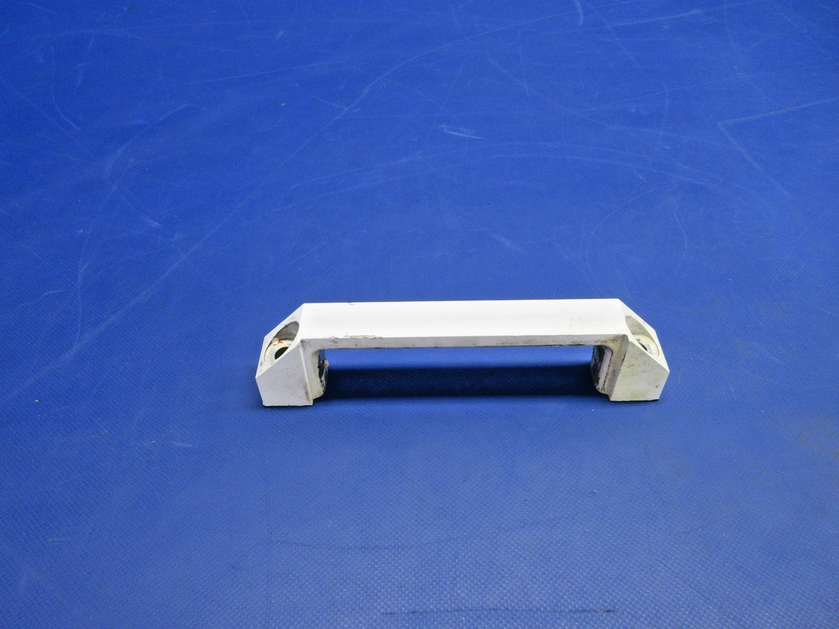 Cirrus SR22 Main Gear Lower Attach Clamp P/N 17079-001 (0926-787)0