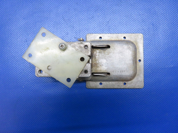 Cessna 150 / 152 Cabin Door Latch Assy RH P/N 0413388-6 FOR PARTS (0724-1878)