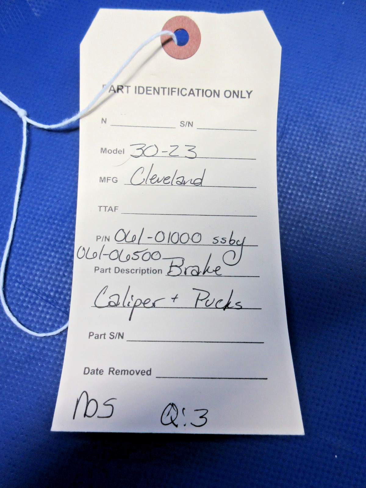Cleveland 30-23 Brake Caliper & Pucks P/N 061-06500 NOS (0926-771)9
