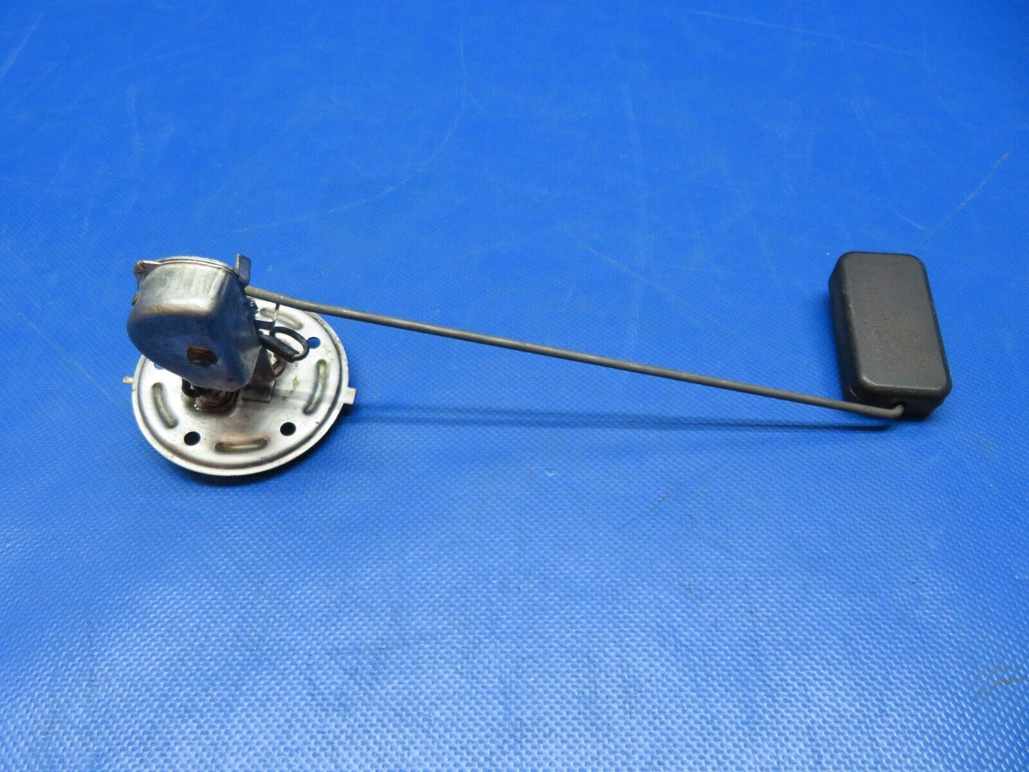 Beech 95  D95A Fuel Sender Transmitter Aux INBD RH 95-380013-7 TESTED (0424-242)