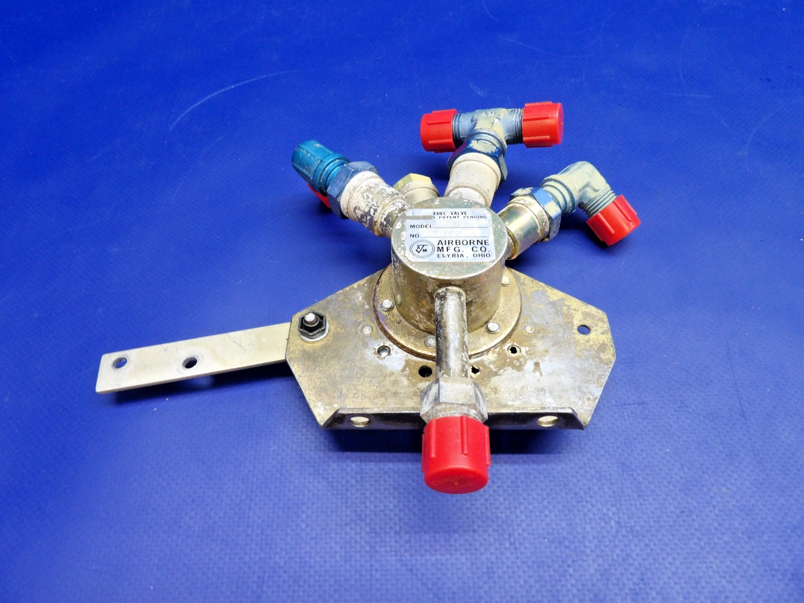 Cessna 337 / 337D Skymaster Airborne Fuel Valve P/N 1H12-2 Model 8N (0426-1341)2