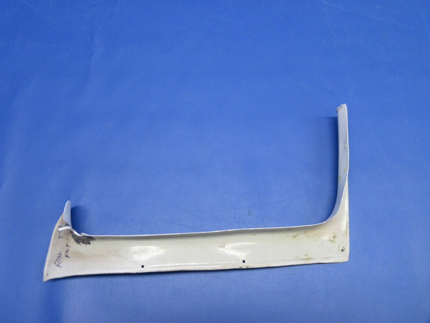 Piper PA-23-250 Aztec Window Moulding Front LH & RH 16527-05 & -02 (0624-875)