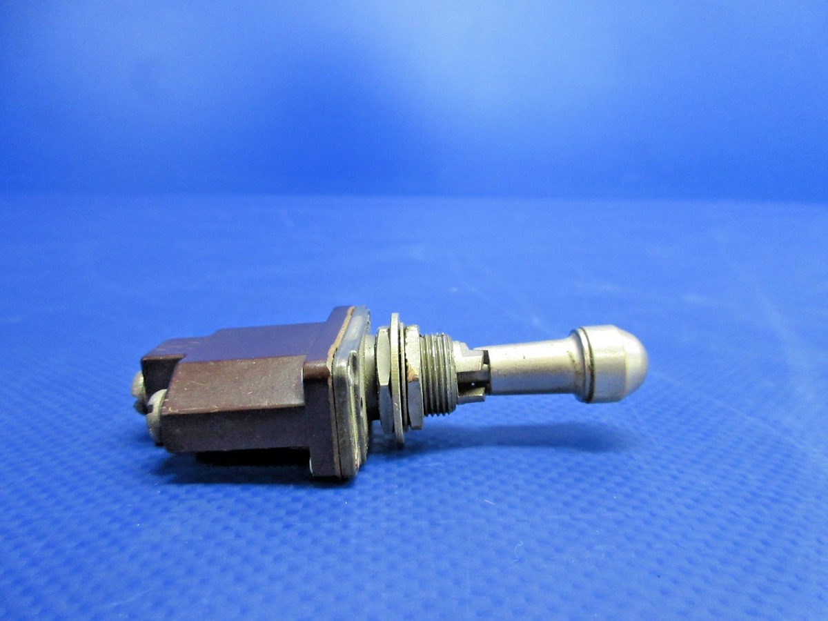 Cessna 310 / 310N Toggle Switch P/N MS24658-21N LOT OF 2 TESTED (0926-750)8