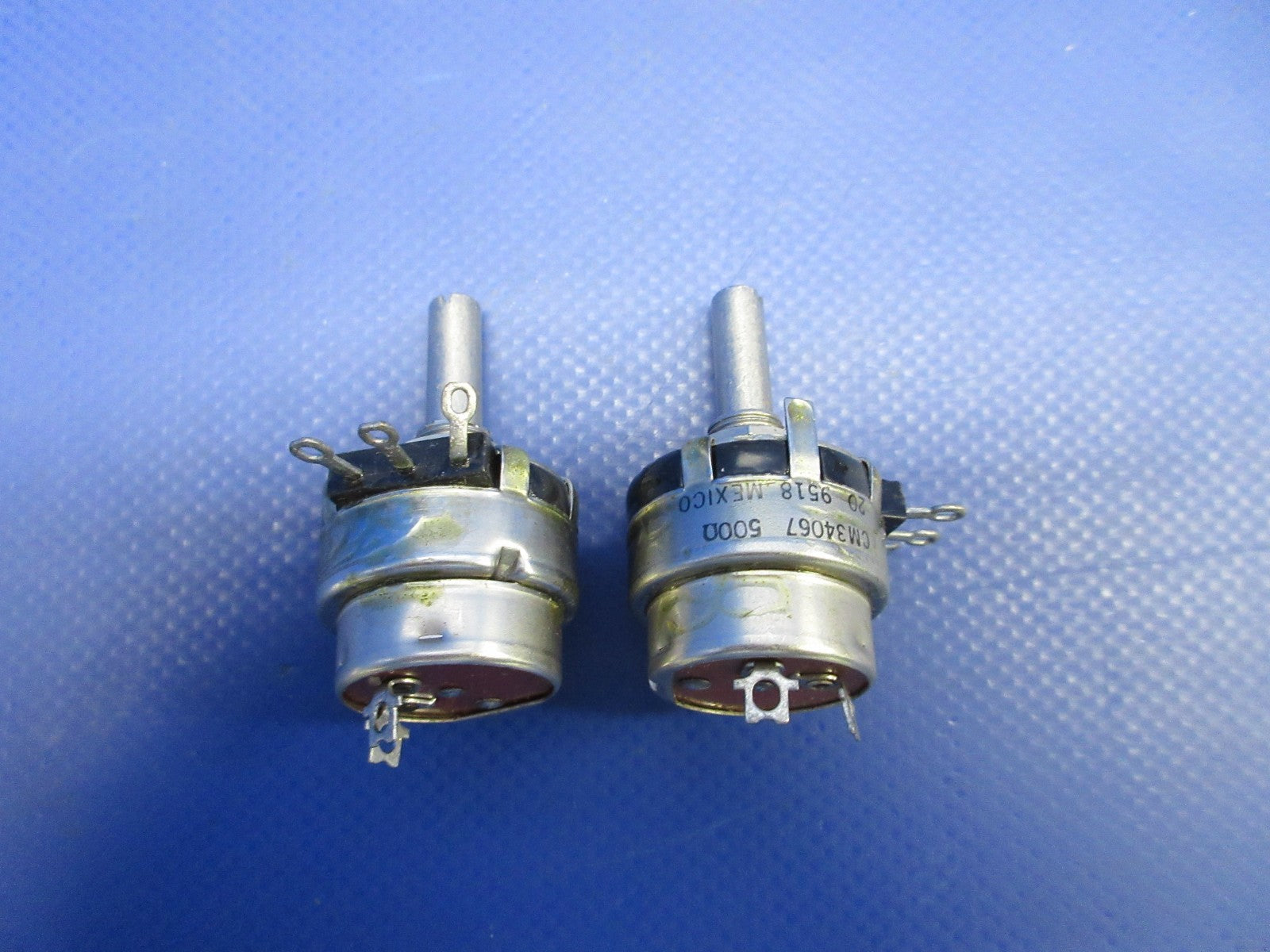Beech King Air 90 / 100 Rheostat P/N CM34067 LOT OF 2 NOS (0326-905)1
