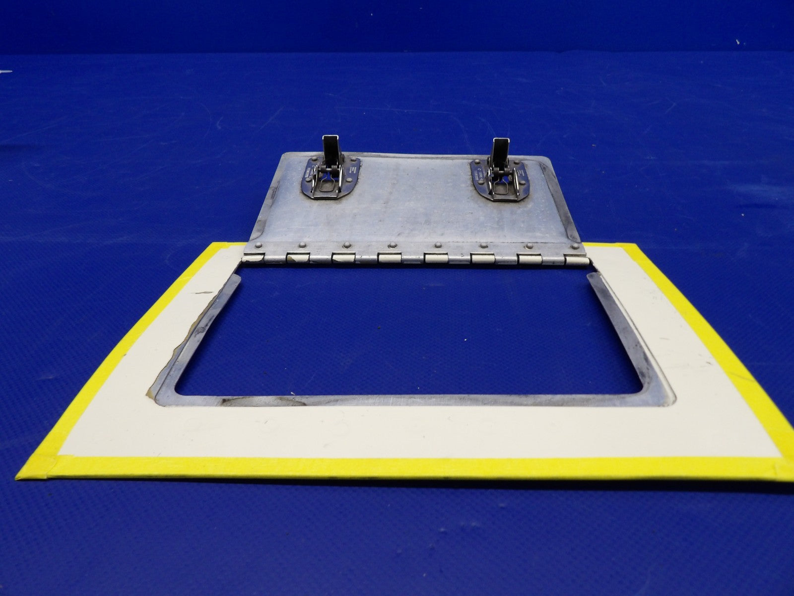 Beech 95 / D95A LH INBD / RH OTBD LWR Cowling Door P/N 95-910011-479 (0326-408)8