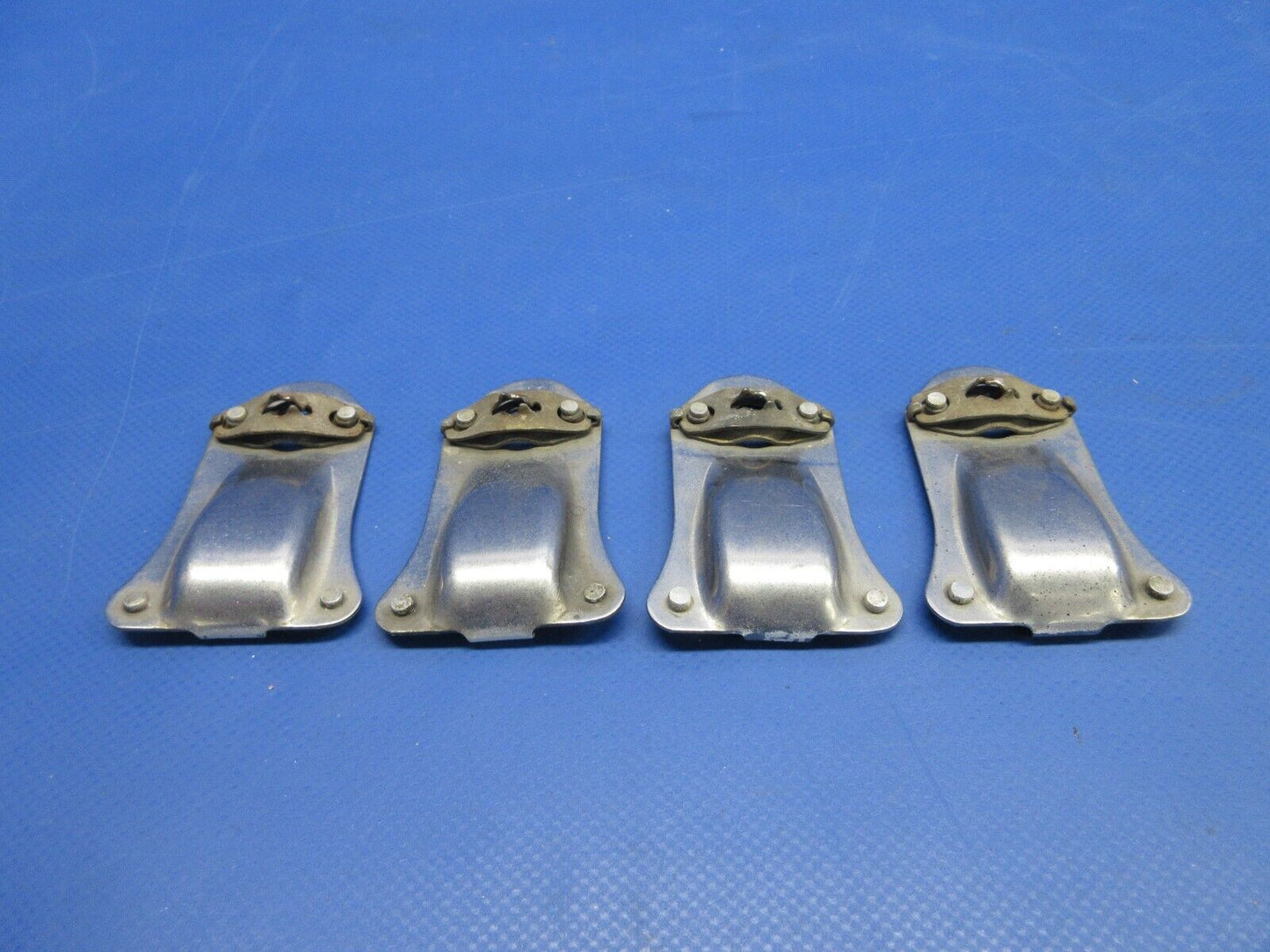 Piper PA-28-181 Archer Cowl Fastener Clip P/N 65889-00 LOT OF 4 (0624-899)