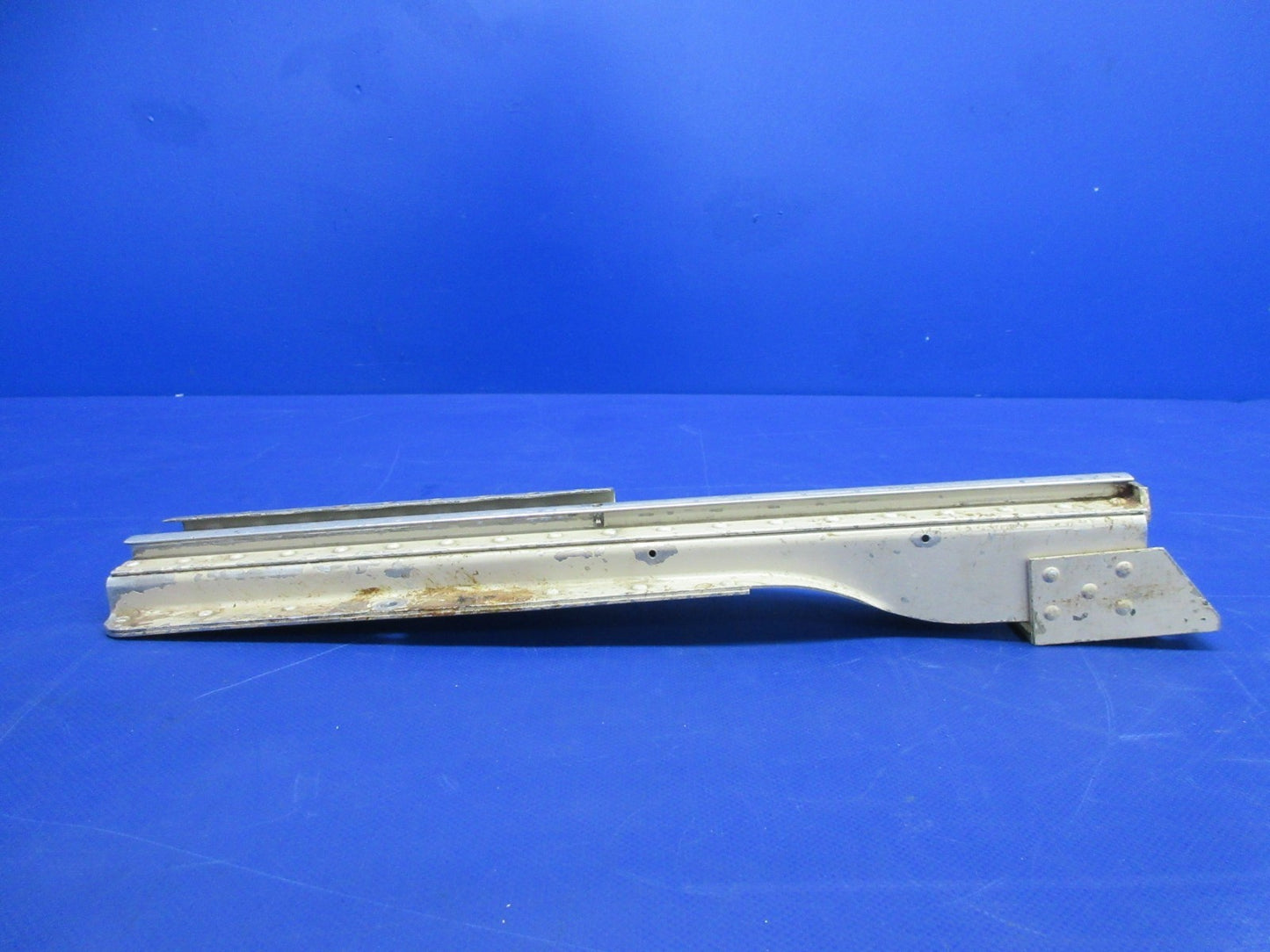 Cessna 310 / 310I LH Seat INBD Track P/N 0812987-8 (0326-863)7