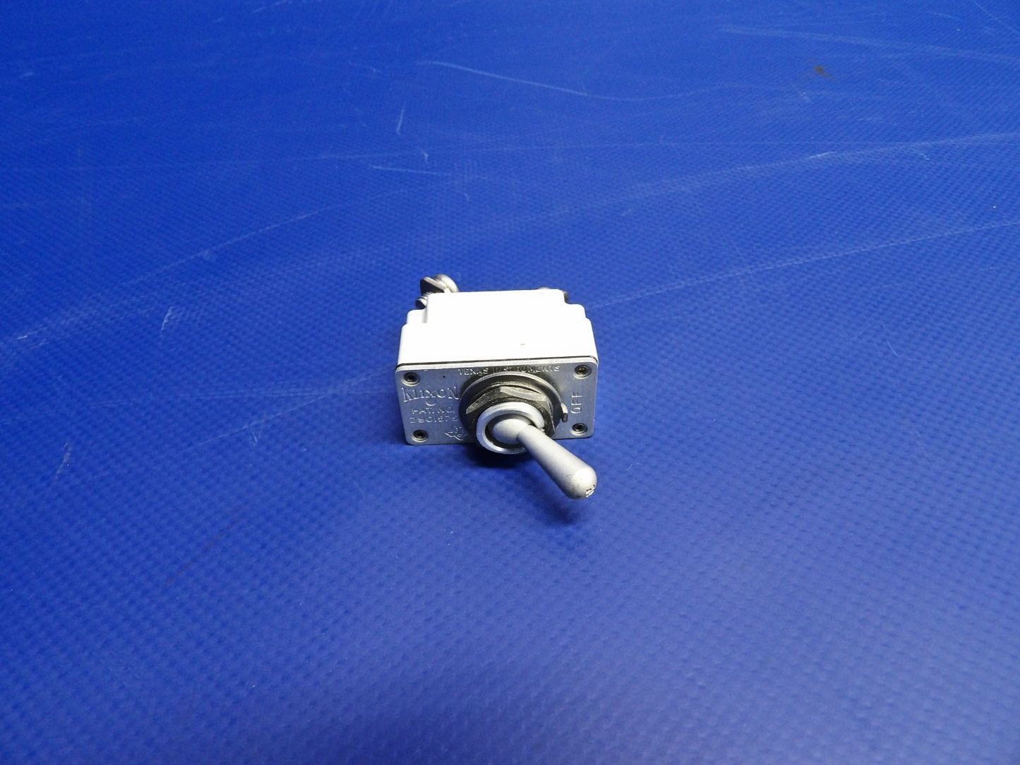 Klixon Circuit Breaker 15 Amps P/N 7270-5-15 NOS (0426-1269)0