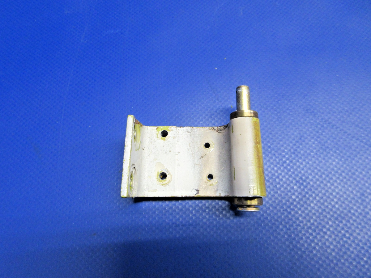 Beech 95-B55 Baron Cabin Door Upper Hinge 35-400018-12 (0926-862)1