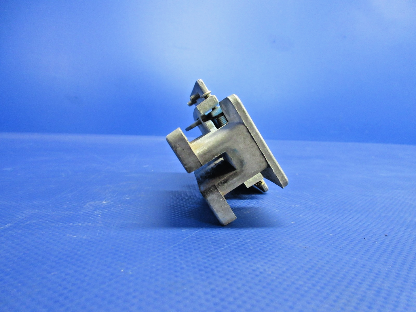 Cessna 150 / 172 Cabin Door Latch Housing P/N 0511258-1 (0826-717)5