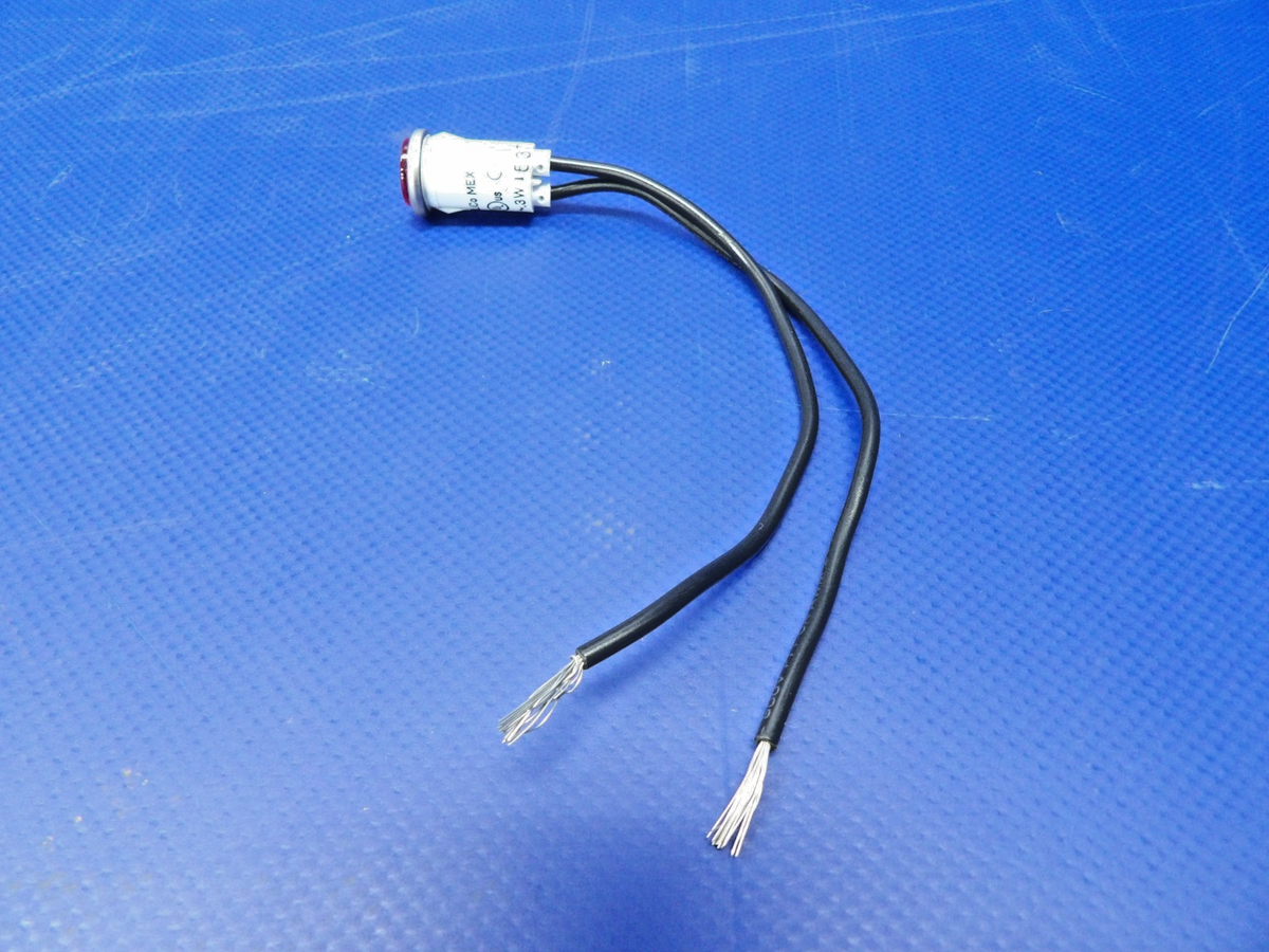 Cirrus SR20 / SR22 Indicator Light (Red) P/N 23023-106 NOS (0426-1414)5