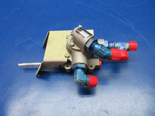 Beech 58 Baron Janitrol Fuel Selector Valve LH w/Bracket P/N HE780-5 (0225-1429)0