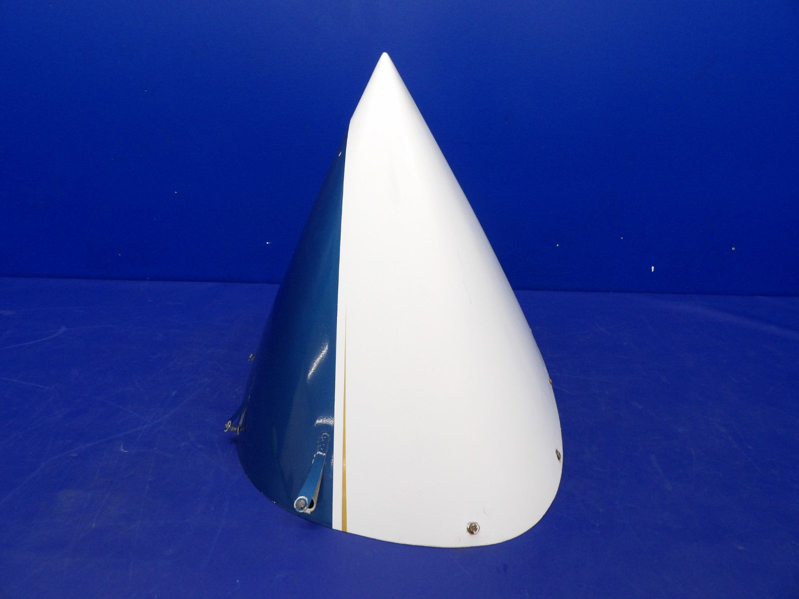 Cessna 421 Nose Cap / Nose Cone / Radome P/N 5113007-1 (0626-1496)3