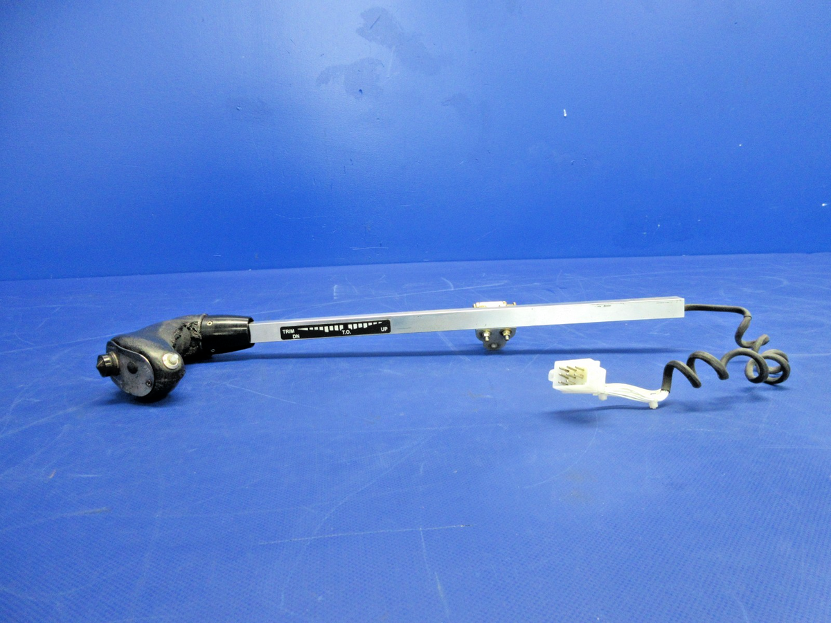 Cirrus SR22 Yoke Grip LH P/N 11995-003 Worn Grip (0926-829)3