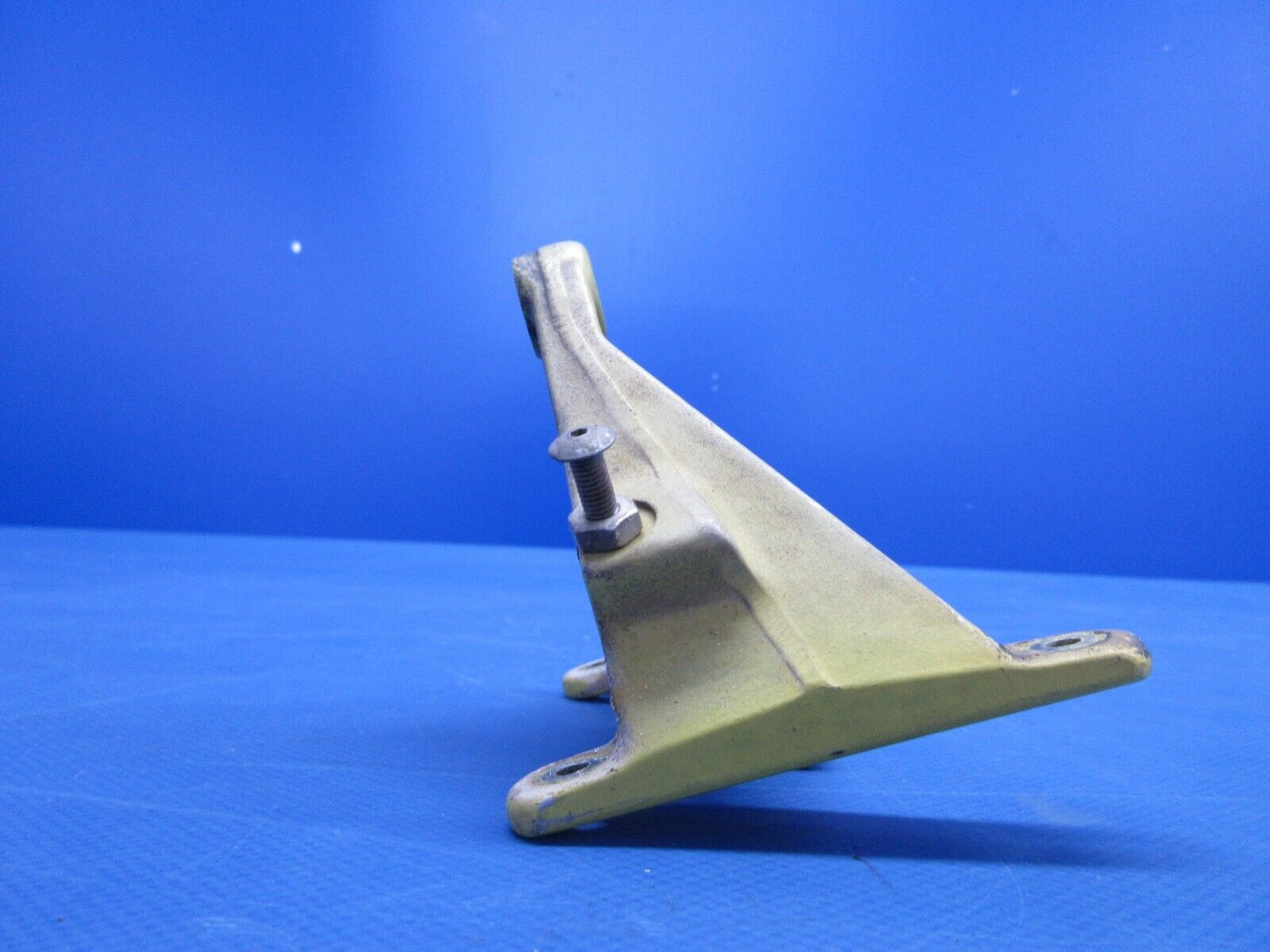 Piper PA-23-250 Aztec Lower Rudder Hinge Assy P/N 16079-00 (0624-847)
