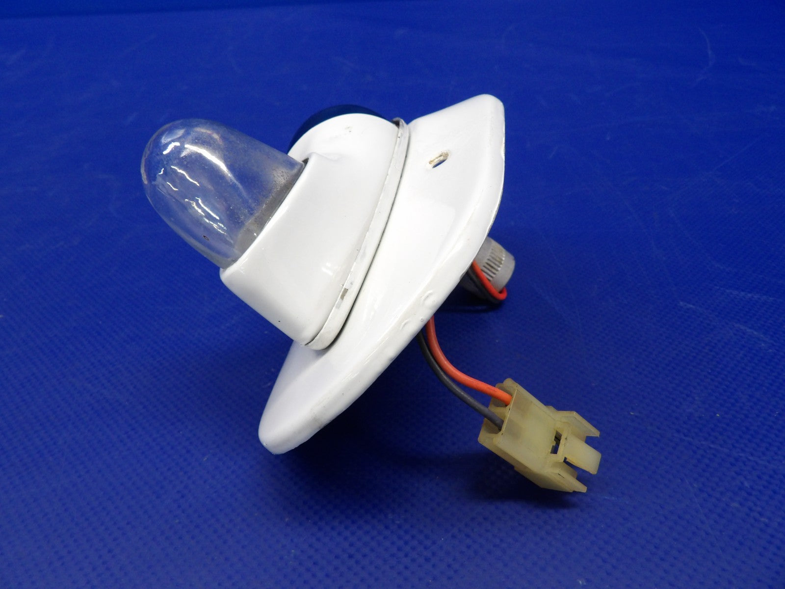 Piper Cheyenne Whelen RH Nav Light 24V w Strobe + Shield P/N W1285PG (0626-1517)4