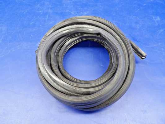 Cirrus SR20 / SR22 Cabin/Baggage Door Seal P/N 52010-008 NOS (0426-1363)0
