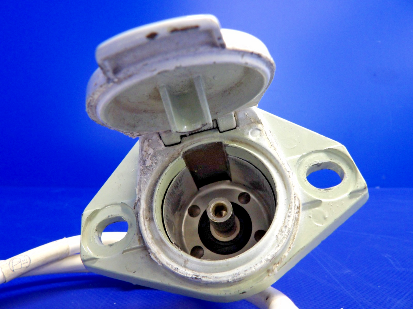Pollak Auxiliary Power Receptacle P/N 11-850 (0426-1254)1