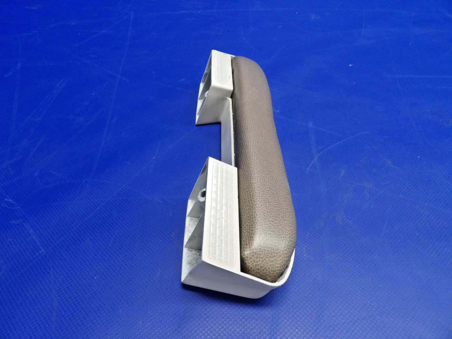 Cessna 172 / 172G Cabin Door Armrest P/N 1414082-18 (0326-1226)3