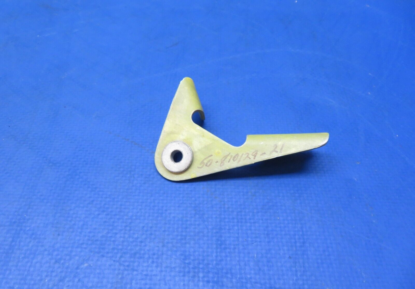 Beech Bracket / Support Assy P/N 50-81025-21 NOS (1023-183)