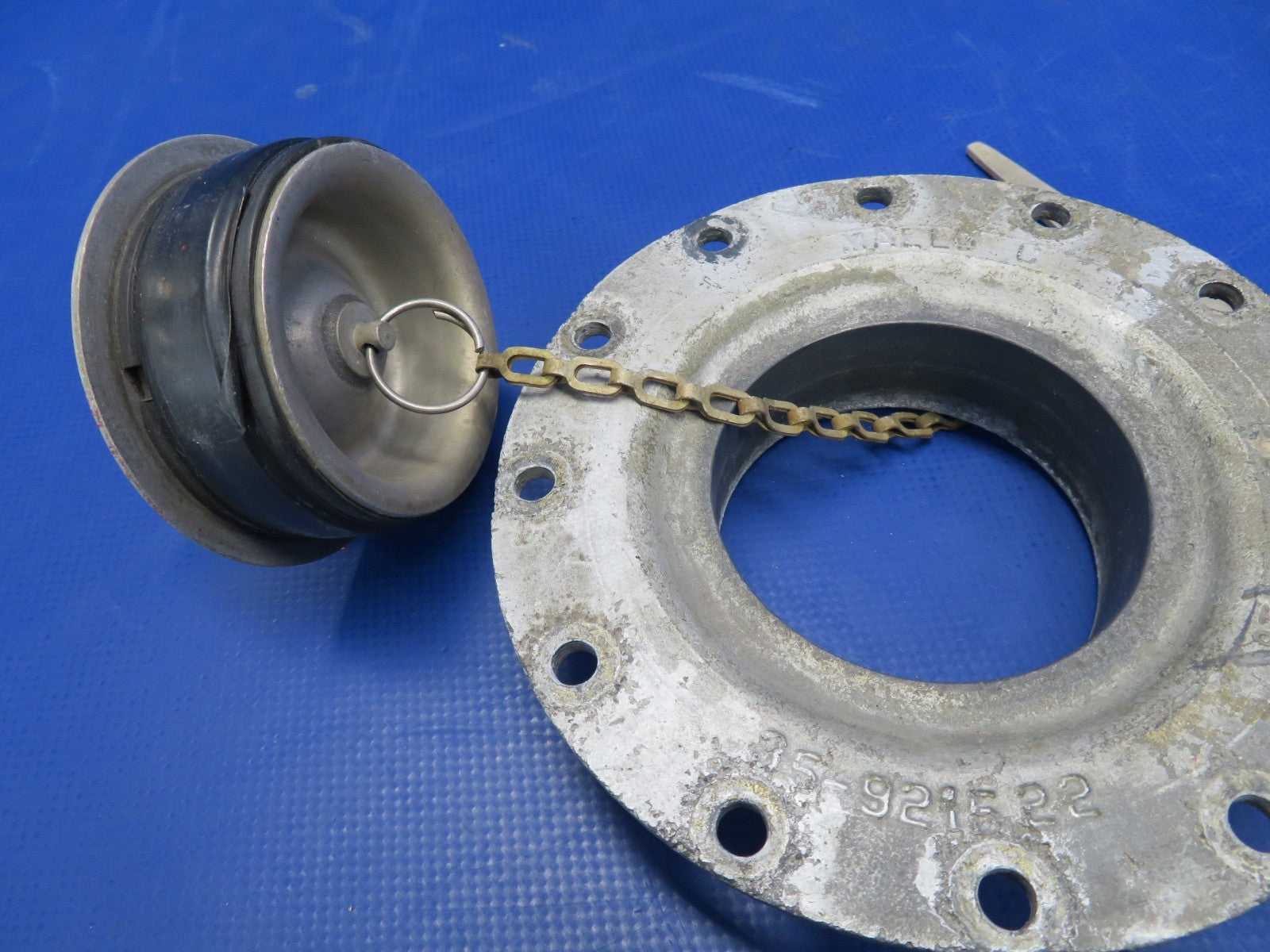 Beech F35 Bonanza Fuel Filler Neck & Plug P/N 35-921526-2 (0726-466)2