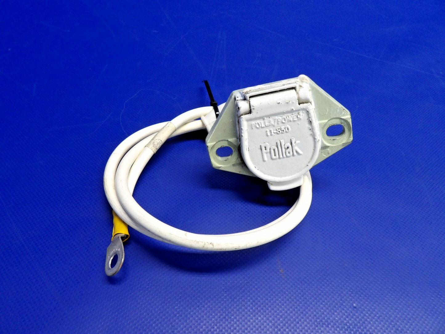 Pollak Auxiliary Power Receptacle P/N 11-850 (0426-1254)0