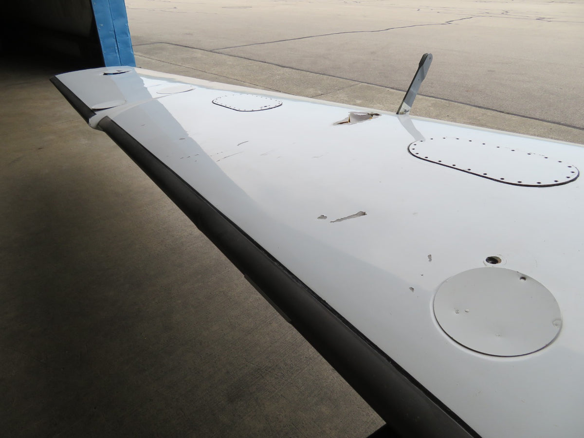 DAMAGED 2005 Cirrus SR22 Left and Right Hand Wing FIBERGLASS EDUCATION (0826-99)12