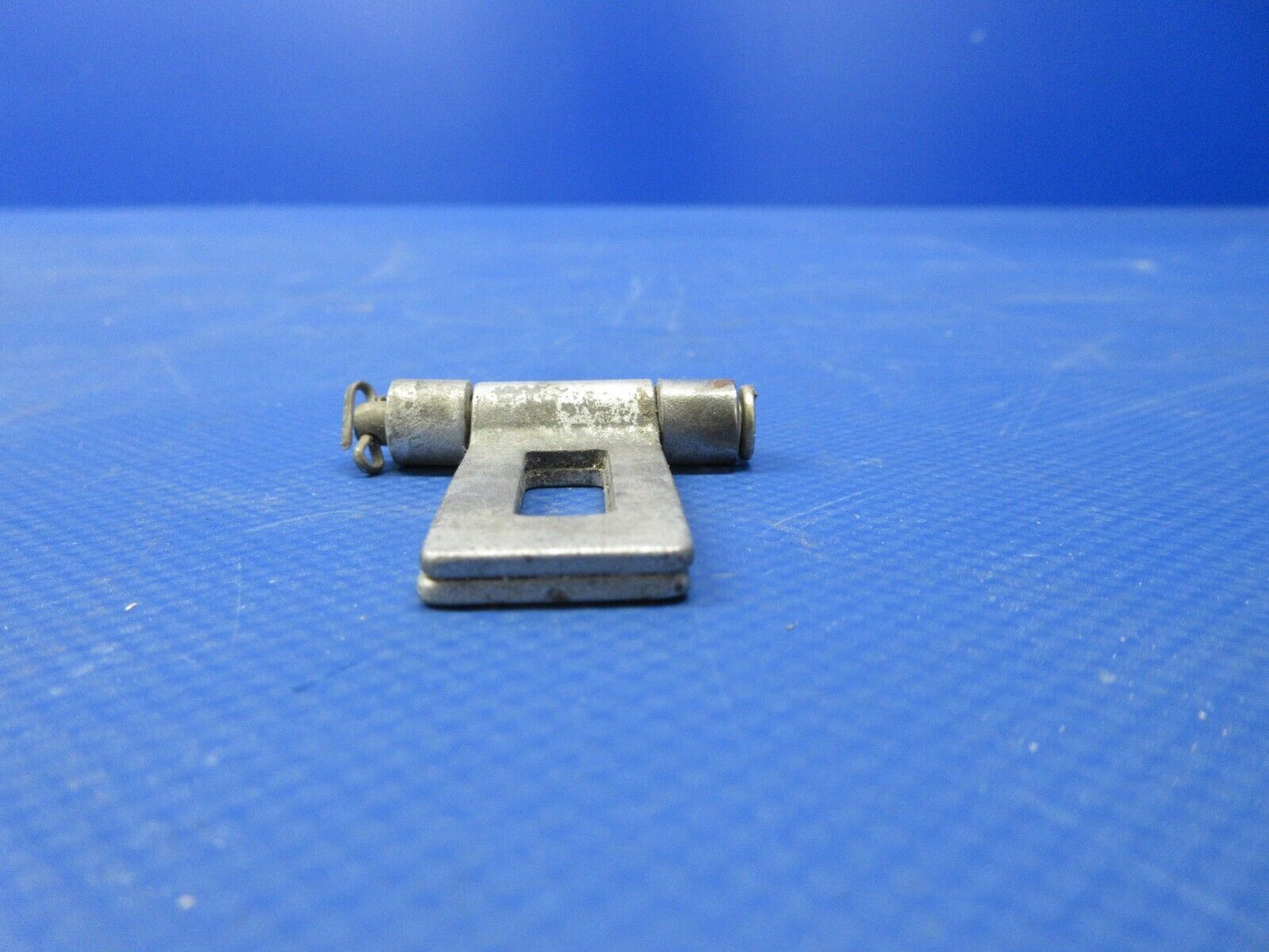 Cessna 337 / P337H Skymaster Seat Belt Latch Assy P/N 0711083-1 (0724-1281)
