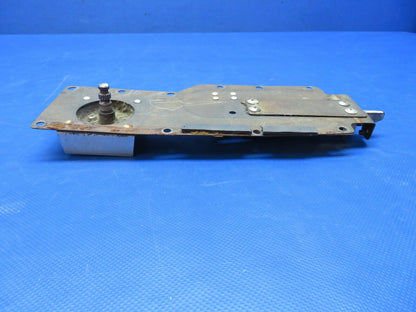 Cessna 180 / 180K Cabin Door Latch Assy LH P/N 1511205-16 (0724-1830)