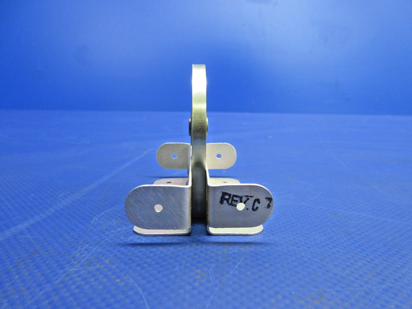 Cirrus Rudder Hinge P/N 20365-951 NOS (0326-985)4