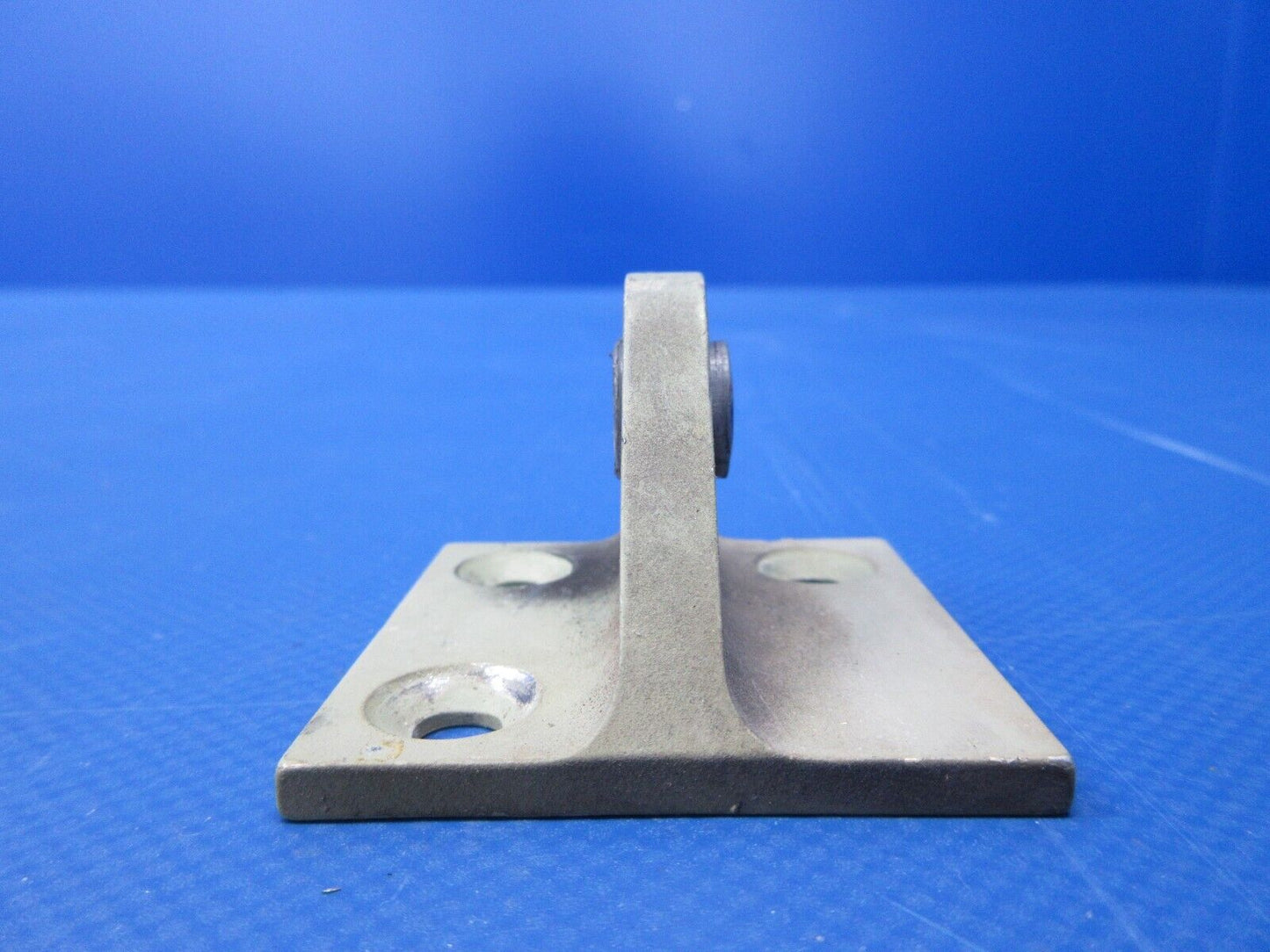 Cessna 180 / 180K Stabilizer Hinge Assy RH P/N 0732101-10 (0524-1400)