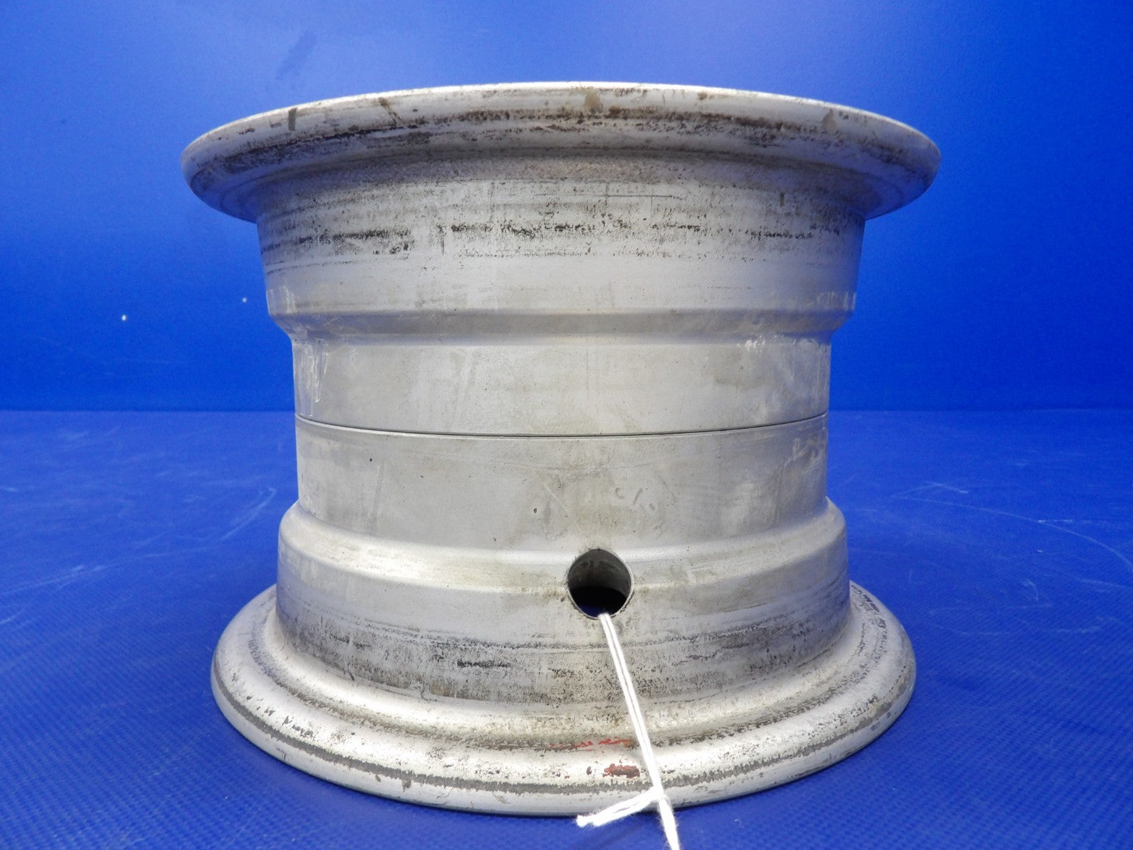 Beech F35 Bonanza Cleveland 40-98 7.00-8 Main Wheel P/N 161-02300 (0726-2093)1
