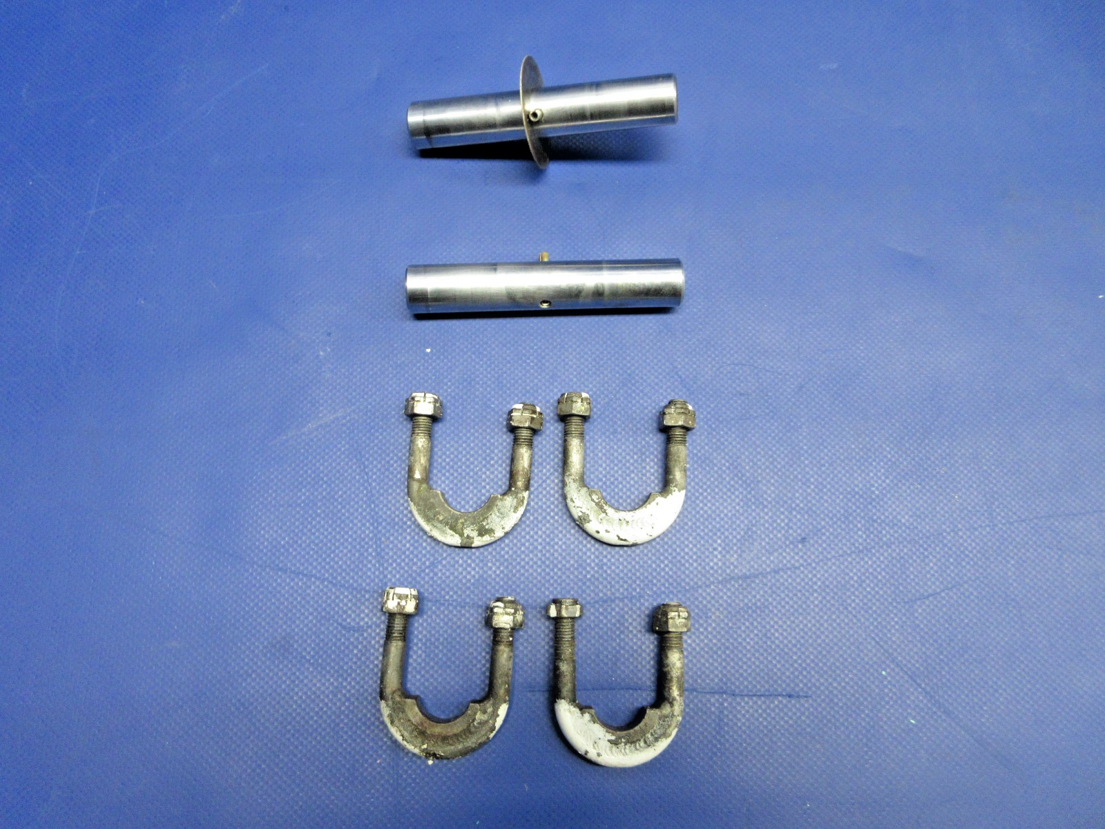 Cessna 310 / 310I Main Gear Shaft & Clamp Set P/N 0894000-9 (0326-890)3