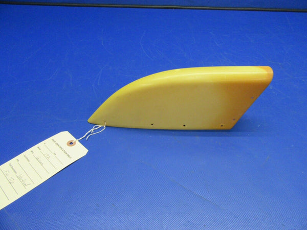 Cessna 172 Vertical Fin Tip No Beacon Base 0531006-33 (1021-359)