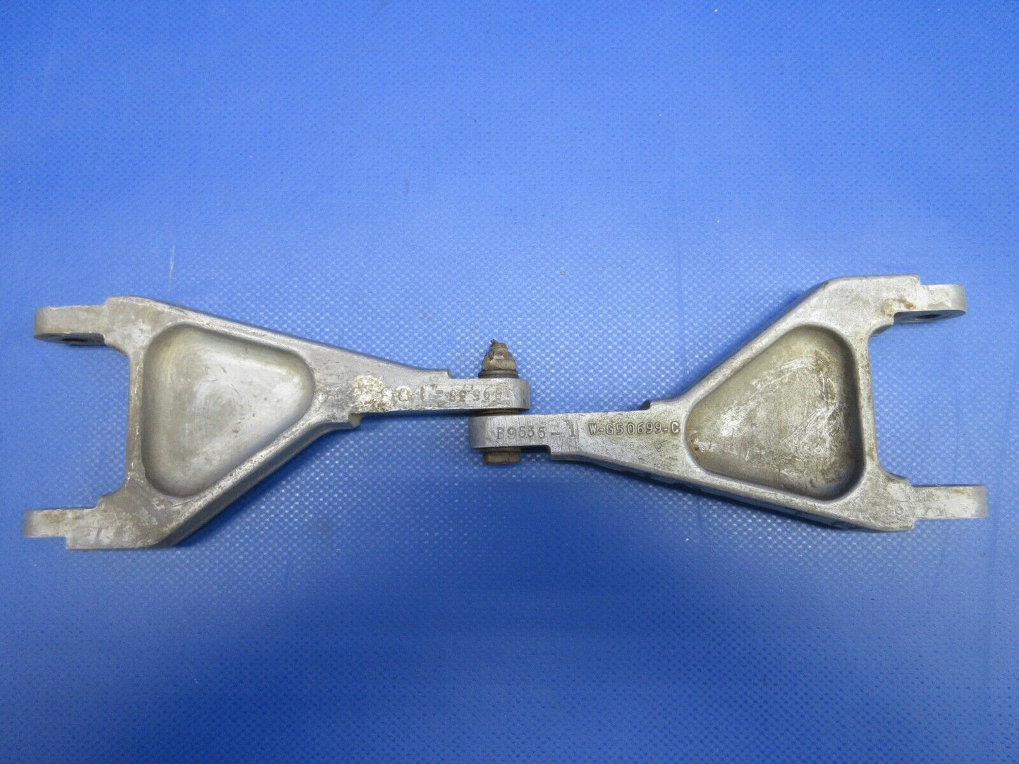 Piper PA23 Aztec Scissor And Bushing Assembly P/N 752-914 (0224-1237)