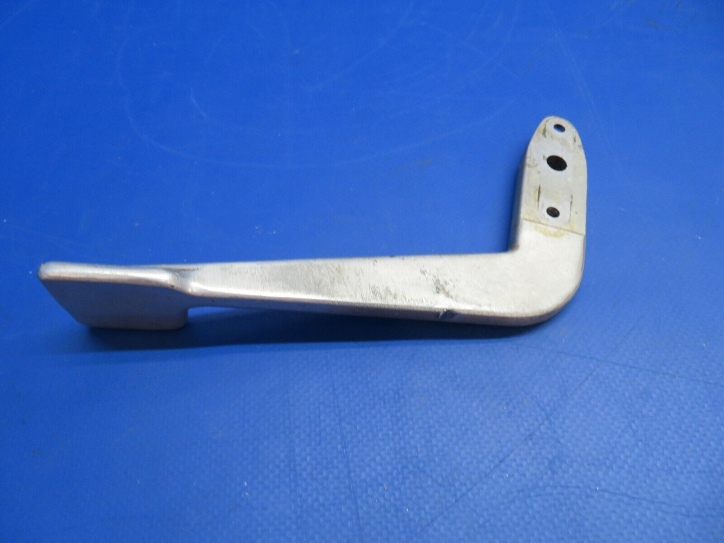 Cessna LWR Cabin Door Handle P/N 5111537-2 WEU 5111537-3 (1122-359)