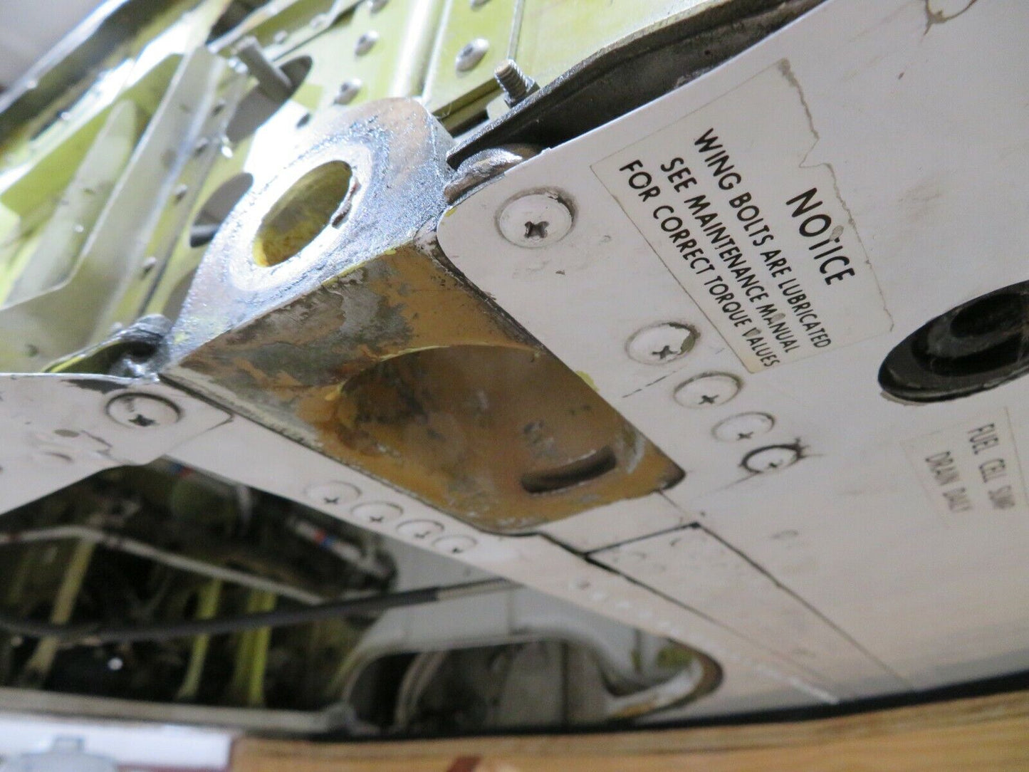 1980 Beech Baron 58 LH Wing P/N 58-100000-13  (0222-101)