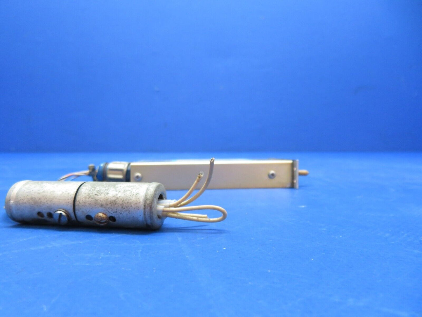 Airmarc Marker Beacon Indicator 12-28v P/N 128H (0923-500)