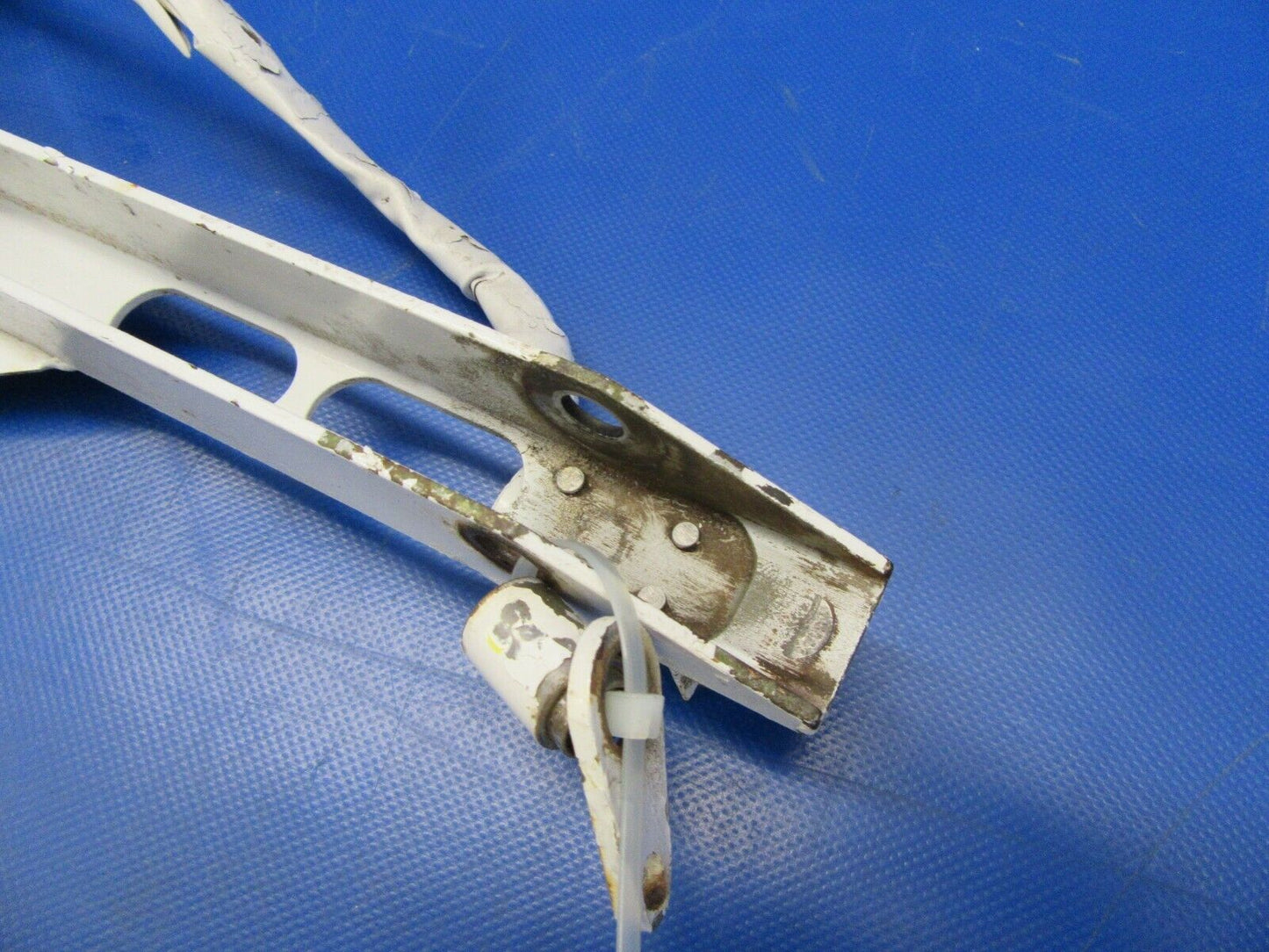 Beech B-24R Sierra Brace Main Gear Retract RH P/N 169-810027-2 (0219-181)
