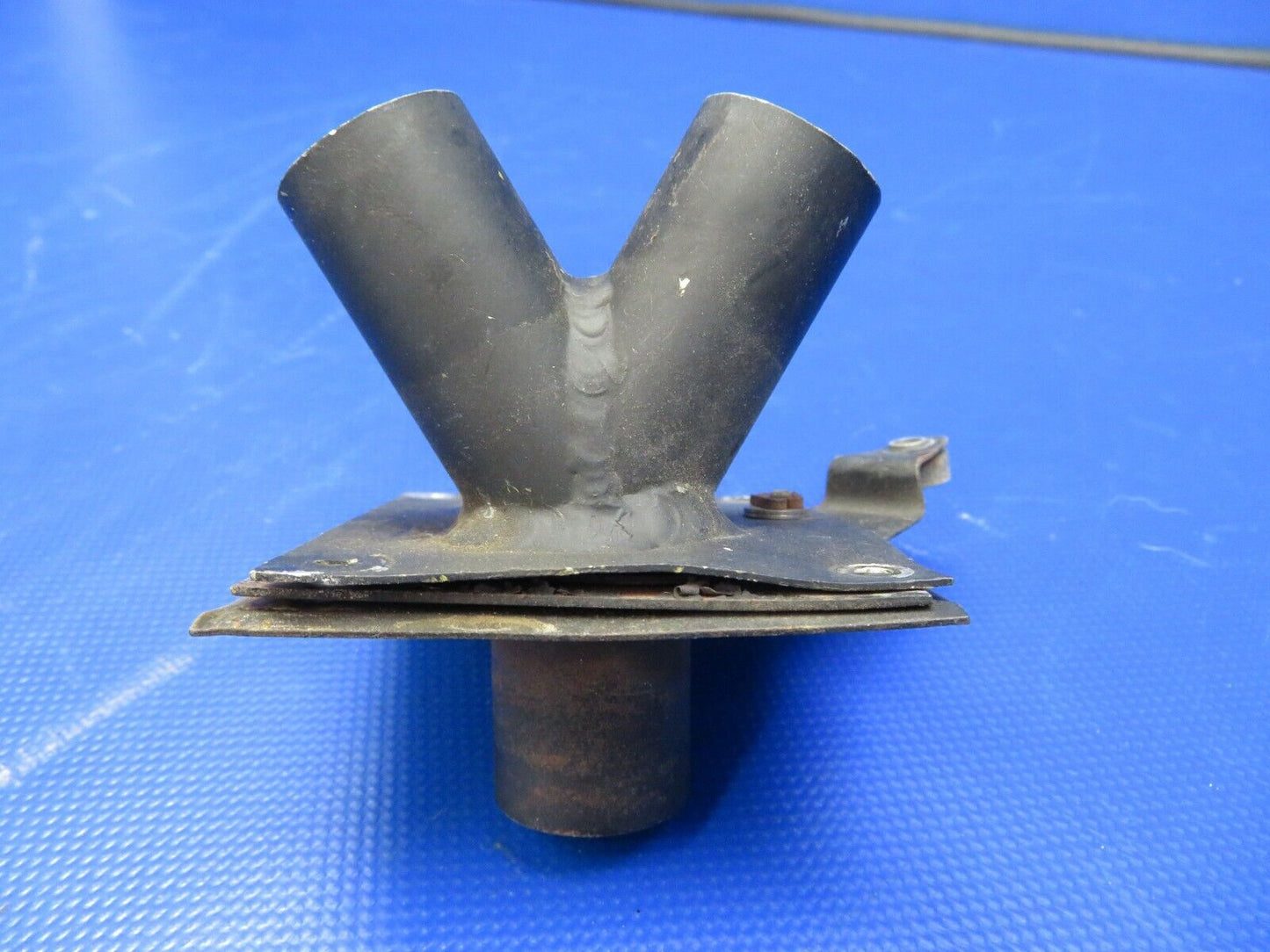 Piper PA-28-140 Cherokee Plate Assy Defroster Air Inlet P/N 21572-000 (0621-709)