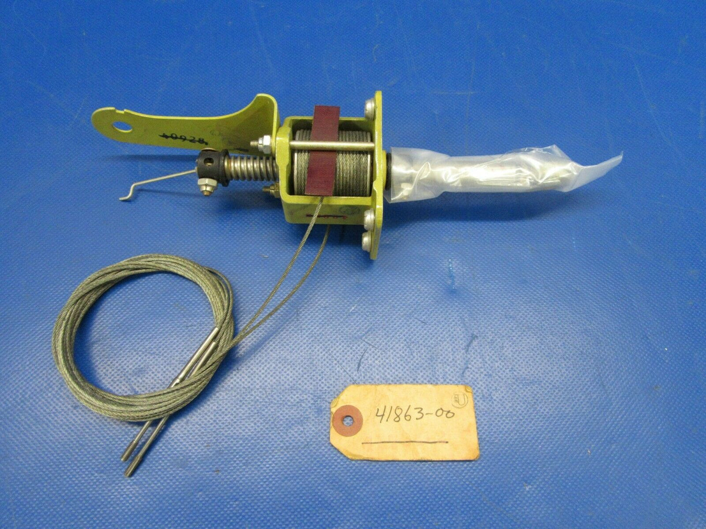 Piper Navajo Screw Assy Aileron Trim Tab RH P/N 41863-000 NOS (0419-449)