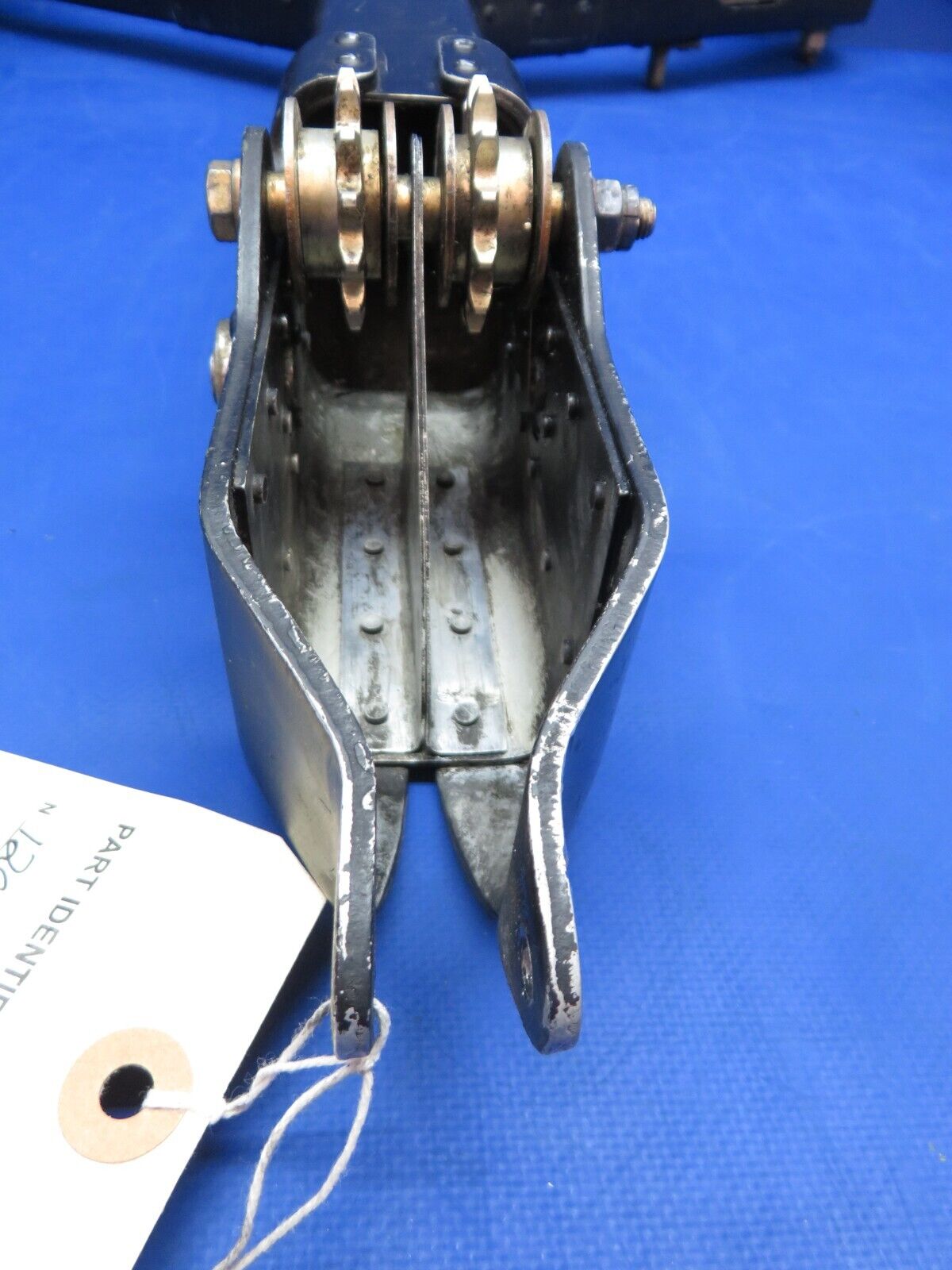 Cessna 310 / 310Q Flight Control Column Assy P/N 0860216-1 (0823-647)