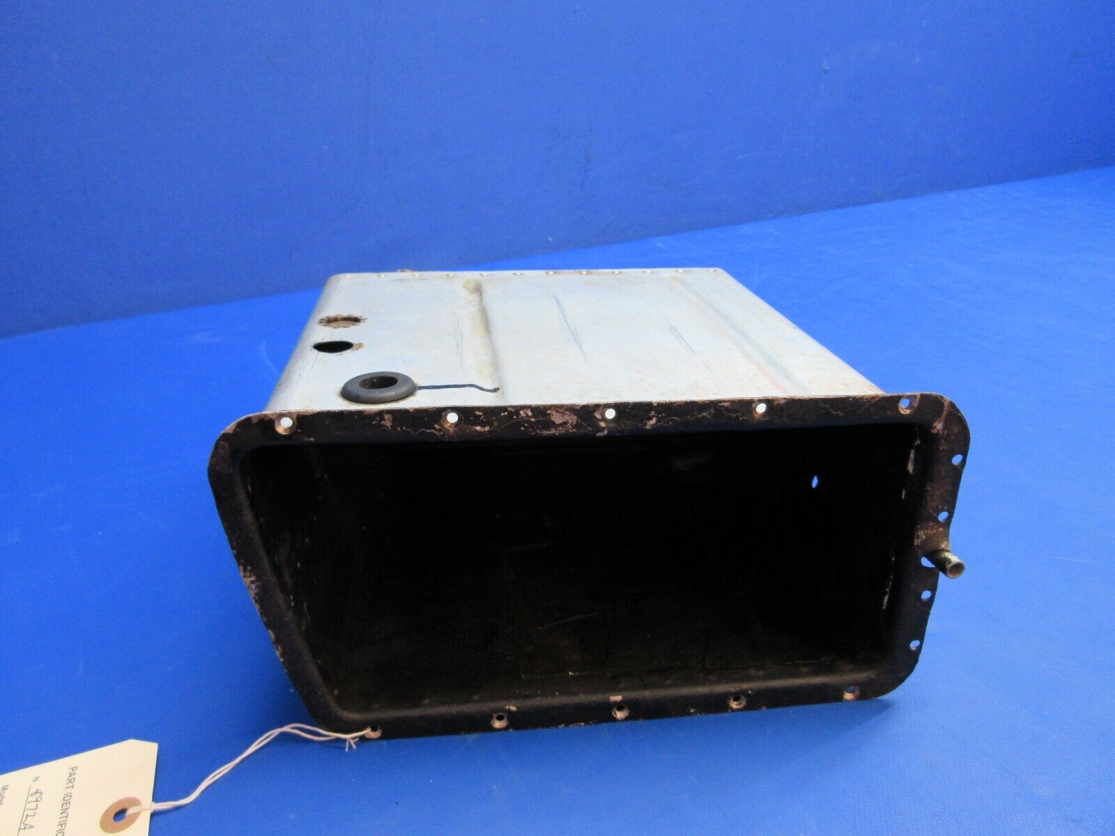 Damaged Beech C-35 Bonanza Battery Box Assy P/N 35-415410 (1023-791)