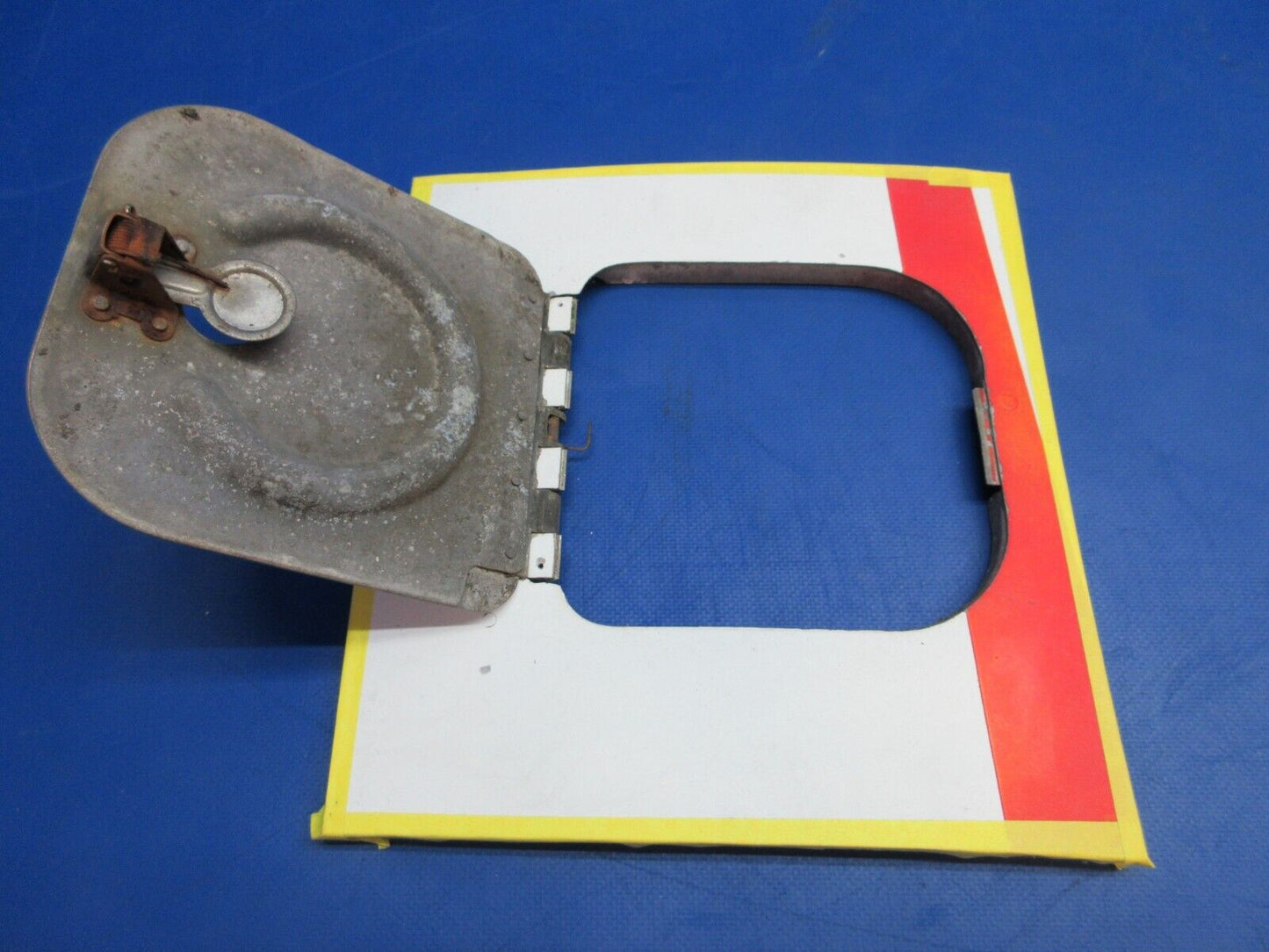 Cessna 401 Oil Filter Door Assy Engine Cowl P/N 0851160-200 (0523-1113)