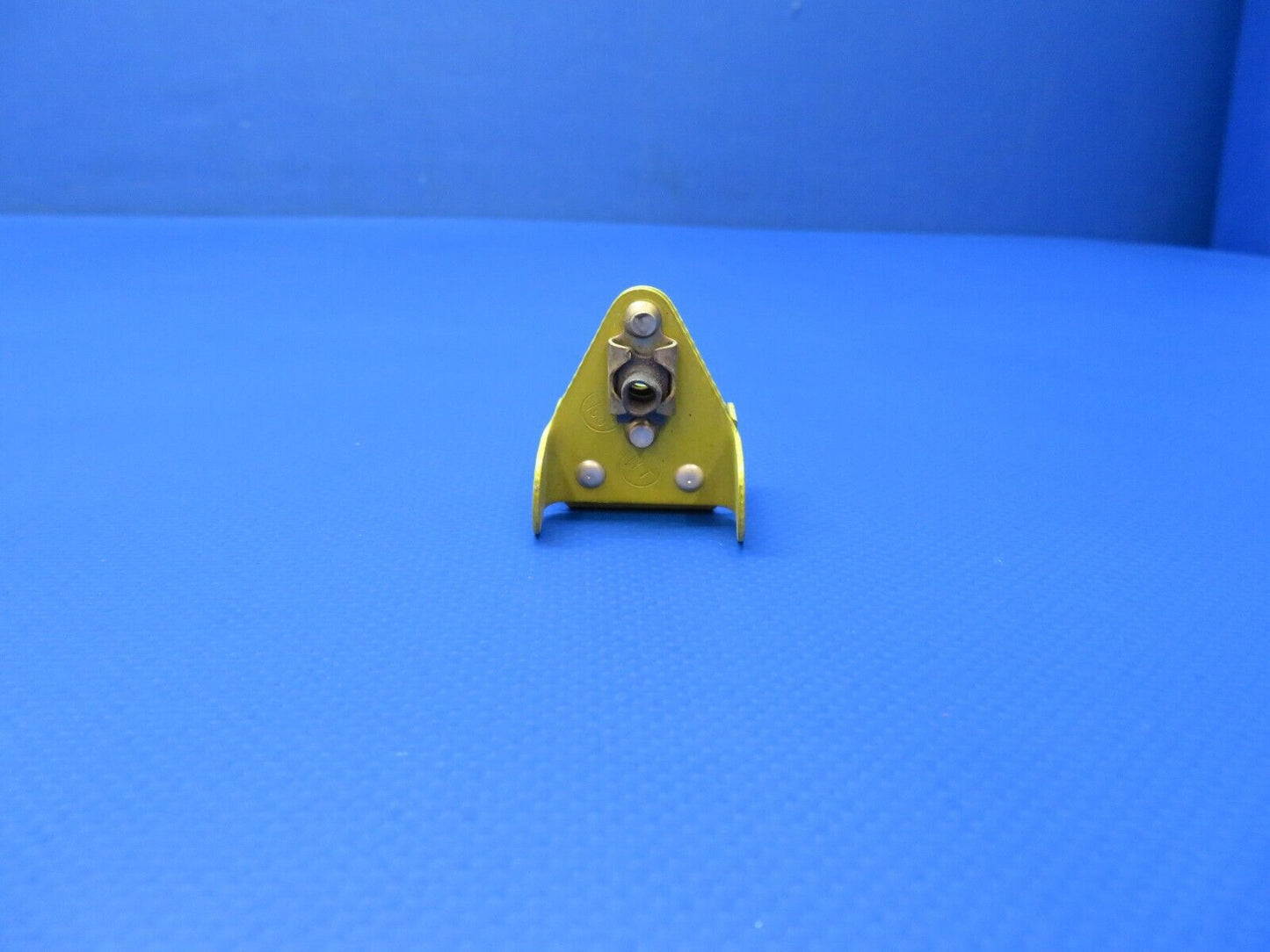 Piper Hinge Bracket Assy P/N 40042-008 NOS (0922-328)