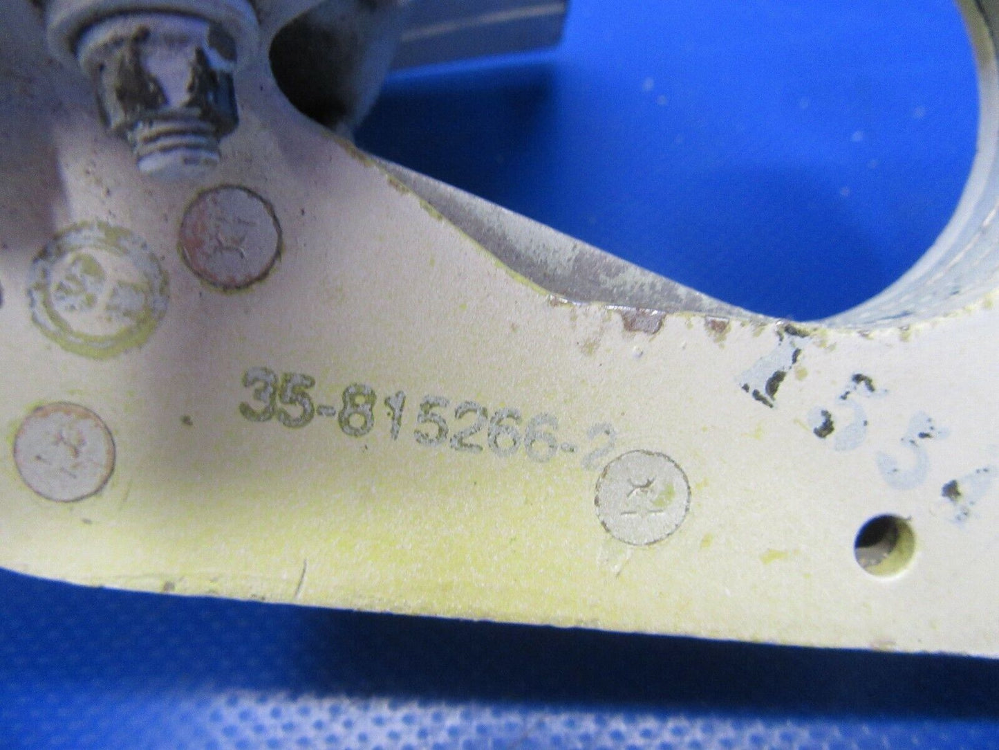 Beech 95-B55 Hinge Assy RH INBD MLG Door FWD Hinge P/N 35-815266-2 (0819-113)