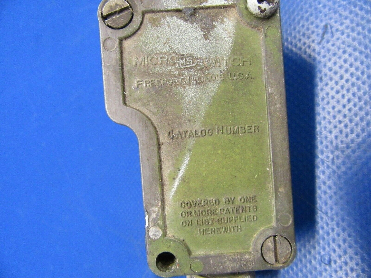 Cessna 310 / T310Q Switch Main Gear LH 1VA20 28 Volts (0619-384)